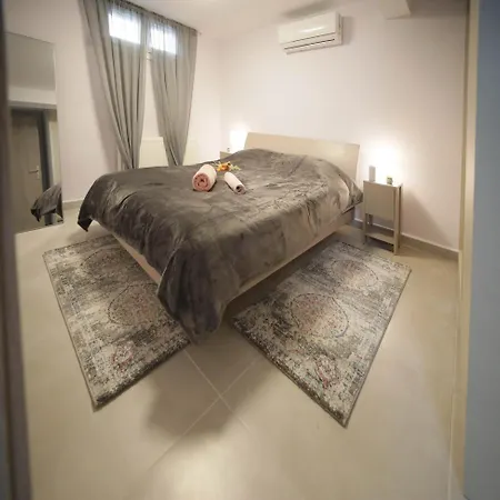 Cozy Like * Maniakoi (Kastoria)
